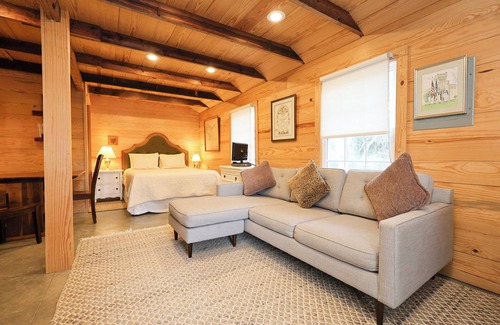 Lindley Park Bed & Breakfast | Dailey Renewal Retreat Bed & Breakfast