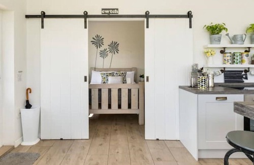 Abergavenny Cottage | Daisy Lodge & Hot Tub, reduced nightly price!