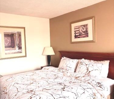 Huron Hotel | Dakota Inn