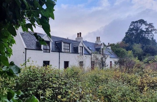 Lochcarron Cottage | Dalachladdich Cottage: Stay Beside the sea