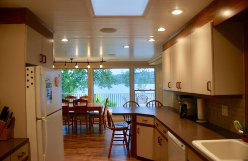 Byrdstown House | Dale Hollow Lake’s ONLY Waterfront Home.