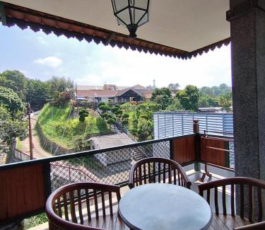 Setiabudi House | Dalem Arum (for women only)