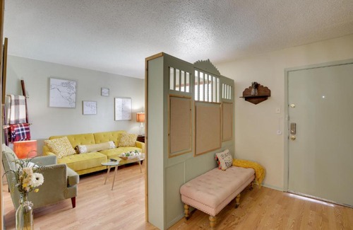 Knox - Henderson Apartment | Dallas Condo with Pool Access - Walk to Knox Street!