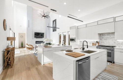 Dallas House | Dallas Luxury Modern House By Dallas Love Airport