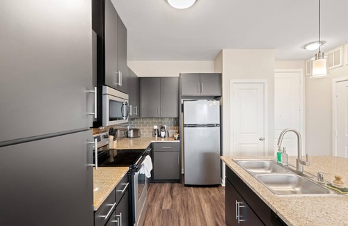 Northeast Dallas Apartment | Dallas | Upscale 2BD/2BA Downtown Apartment