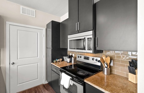 Northeast Dallas Apartment | Dallas | Upscale 2BD/2BA Downtown Apartment