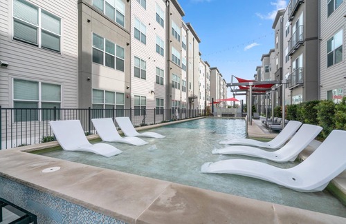 Northeast Dallas Apartment | Dallas | Upscale 2BD/2BA Downtown Apartment