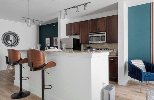 North Dallas Apartment | DallasHaus Near Galleria/Medical City