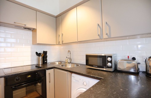 Leith Apartment | Dalmeny Street Apartment Bright Modern 1 Bed Flat - 10 Mins from City Centre