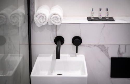 Lancaster Apartment | Dalton Sq Apartment 1