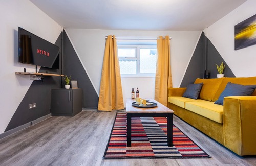 Cathays Apartment | Dalton Street by Tŷ SA