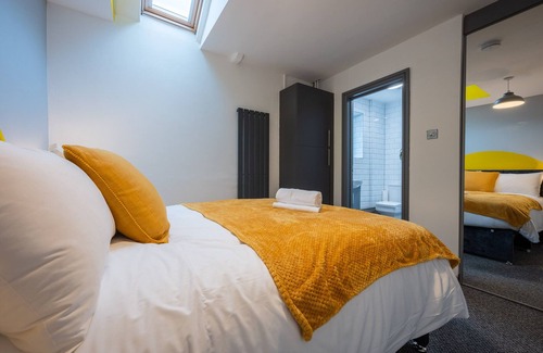Cathays Apartment | Dalton Street by Tŷ SA