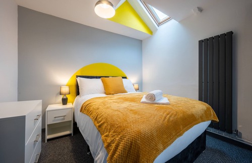 Cathays Apartment | Dalton Street by Tŷ SA