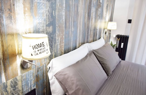 Quartiere XI Portuense Bed & Breakfast | Damiva - Design room - Rome center Trastevere, 10 minutes walk from the metro