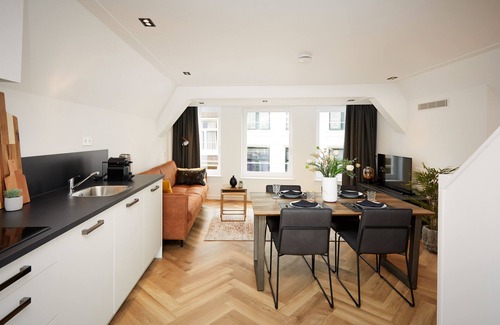 Burgwallen Nieuwe Zijde Hotel | Damrak Short Stay Amsterdam