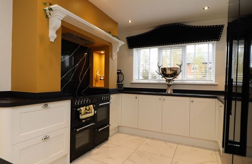 Poulton-le-Fylde Cottage | DAMSON COTTAGE, luxury holiday cottage, with hot tub in Stalmine