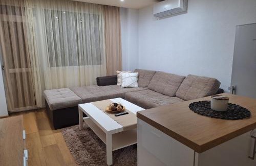 Petrich Apartment | Danaya