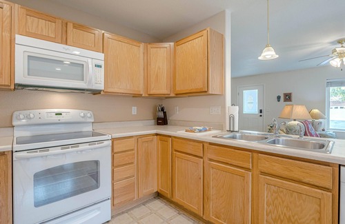 Pear Park House | Dancing Bear: Covered Patio & Smart TV!