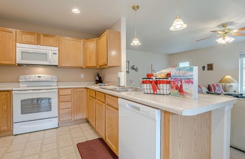 Pear Park House | Dancing Bear: Covered Patio & Smart TV!