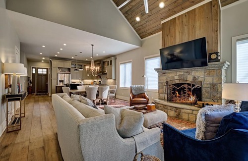 Highlands House | Dancing Bear Walk to Town: Spacious 3BR home in Highlands with wooded views.