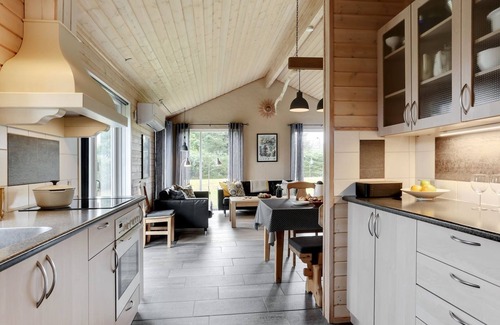 Hou House | "Danijela" - 1.2km from the sea by Interhome