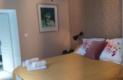 Saint-Remy-en-Rollat House | Dans colombier proche de Vichy parking privé
