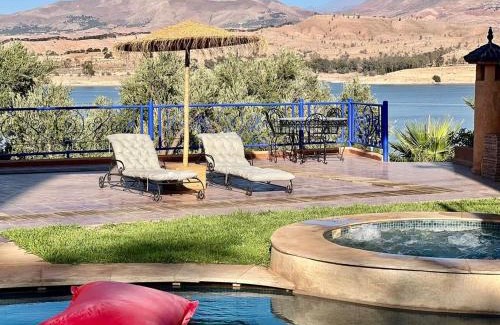 Aguergour House | Dar NFis Suites et appartements de luxe dans un havre de paix vue paradisiaque au bord du lac