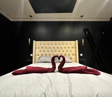 Saint-Gervais-la-Foret Apartment | Dark Room BLOIS - Love Room
