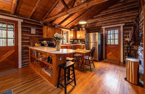 Ulysses Cabin | Dark Sky Escape | Fire Pit + Forest Porch Vibes