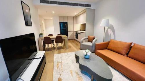 Chinatown Apartment | Darling Harbor living - Sydney 2 beds condo pool