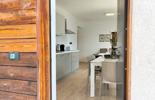 Dascio Apartment | Dascio Emotion Terrace Holiday Apartment on the Lake with Pool