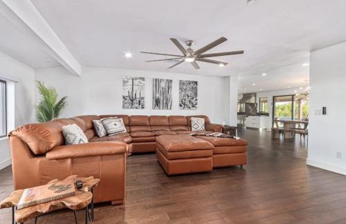 Paradise Valley Ranchos House | Davenport Villa - Scottsdale's Largest Hot Tub - Sportcourt