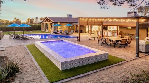 Paradise Valley Ranchos House | Davenport Villa - Scottsdale's Largest Hot Tub - Sportcourt