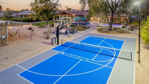 Paradise Valley Ranchos House | Davenport Villa - Scottsdale's Largest Hot Tub - Sportcourt