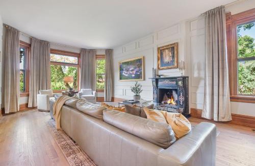 Heber House | DavidFisher House historic lux Sleeps 12 4br3ba