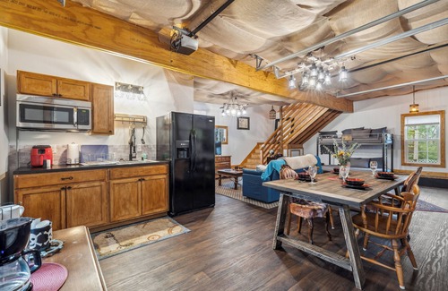 Wilmington House | Davy Jones' Loft, Treehouse, and Treasure Hunt!
