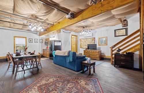 Wilmington House | Davy Jones' Loft, Treehouse, and Treasure Hunt!