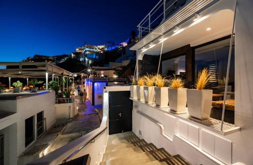 Fira Hotel | Daydream Luxury Suites