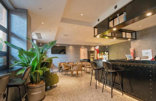 Changning Hotel | Dayin Hotel -Shanghai Hongqiao Beixinjing Metro Station Branch -Large Social Area -Bar -Café -Gym -Free Laundry Luggage Storage -24H Front Desk-English Service