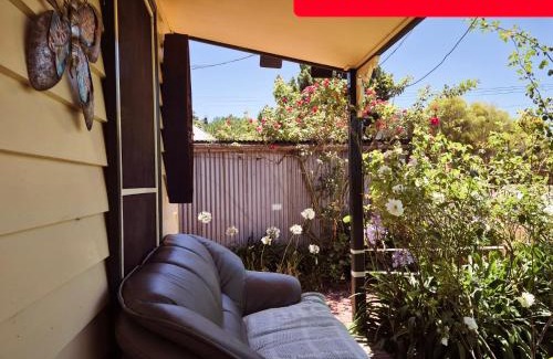 Daylesford House | Daylesford A Very Quiet ABELIA COTTAGE BOTANICAL COTTAGE 10 min walk town