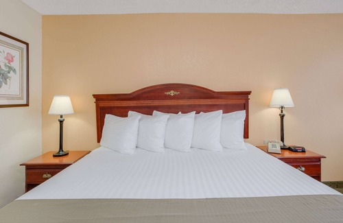 Candler Hotel | Days Inn by Wyndham Asheville West