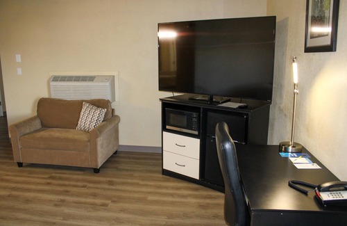 Orchard District Hotel | Days Inn by Wyndham Bend