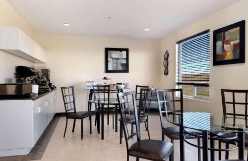 Clairmont Hotel | Days Inn by Wyndham Grande Prairie