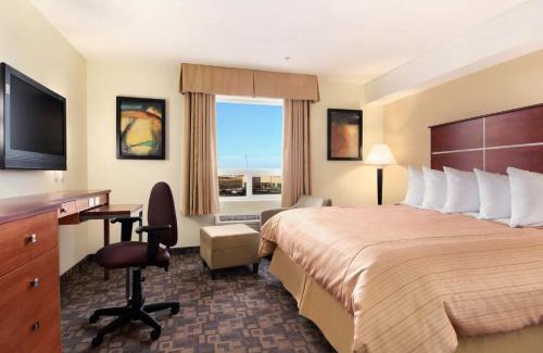 Clairmont Hotel | Days Inn by Wyndham Grande Prairie