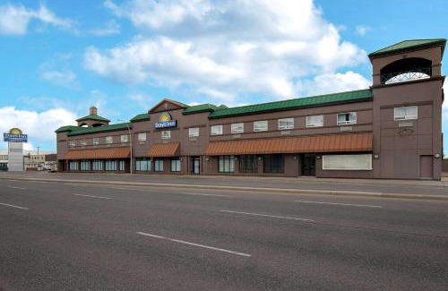 Southwest Calgary Hotel | Days Inn by Wyndham Calgary South