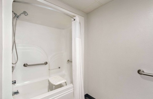Canastota Hotel | Days Inn by Wyndham Canastota/Verona