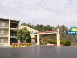 Lookout Valley Neighborhood Association Hotel | Days Inn by Wyndham Chattanooga Lookout Mountain West