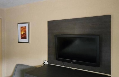 Paw Creek Hotel | Days Inn by Wyndham Charlotte Northlake