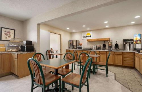 Eagle River Hotel | Days Inn by Wyndham Eagle River