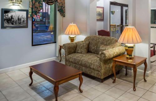 Enterprise Hotel | Days Inn by Wyndham Enterprise